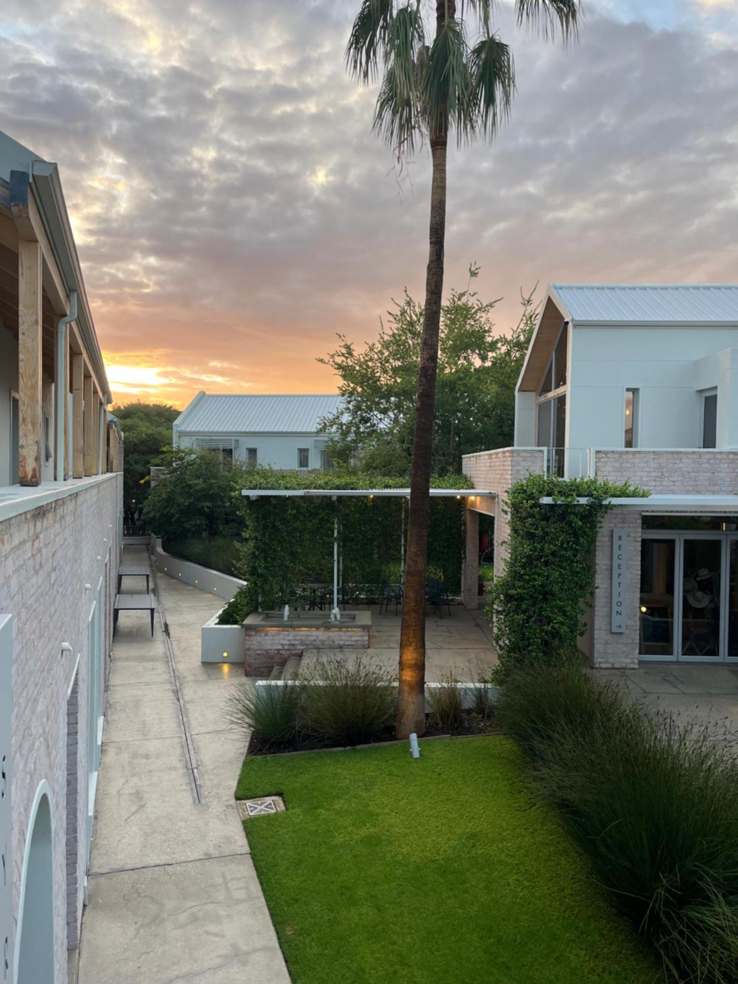 The Windhoek Luxury Suites Kültér fotó